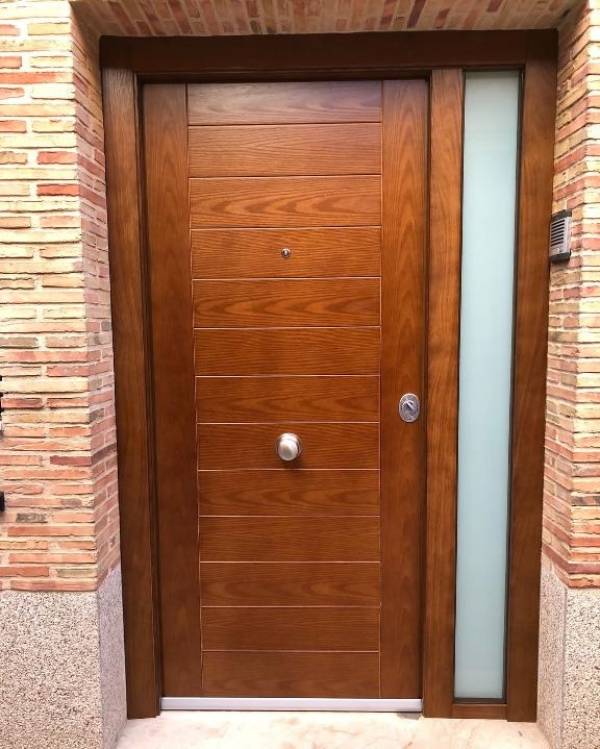 PUERTA ACORAZADA SANTOYO - MARINO CON FIJO LATERAL